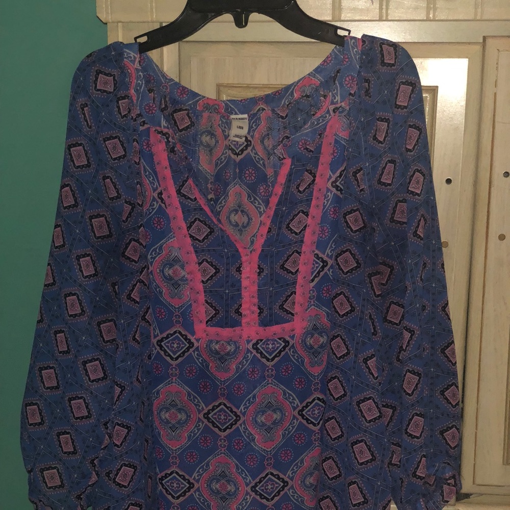 Cute neon pink and blue shirt 👚